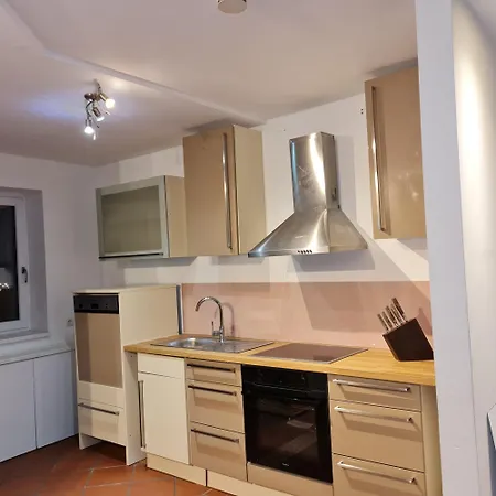 Sarahs Village - Billiard Und Kamingefluester *