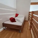 Sarahs Village - Billiard Und Kamingefluester Apartment Ottnang am Hausruck
