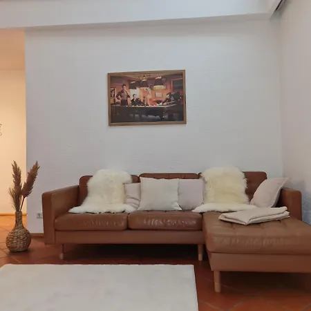 Sarahs Village - Billiard Und Kamingefluester Apartment